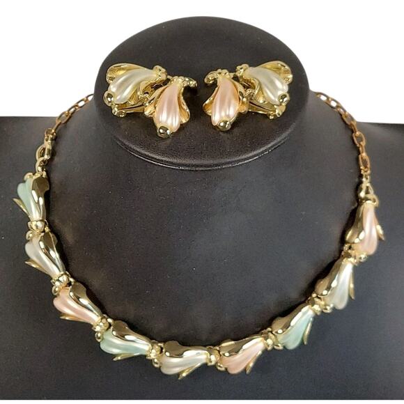 Pastel Pink & Seafoam Green Necklace & Clip Earrings Set Molded Plastic Lucite - Picture 1 of 16